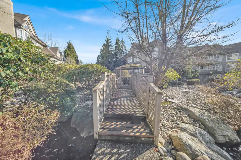 212 6557 121 STREET - photo 2 of 34