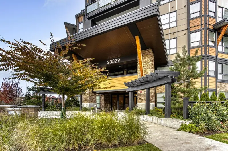 503 20829 77A AVENUE - photo 1 of 18