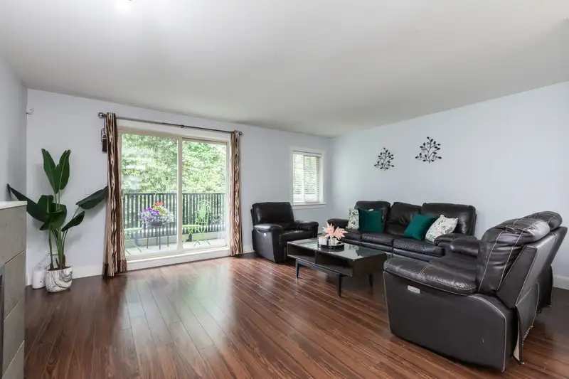 119 13368 72 AVENUE - photo 4 of 35