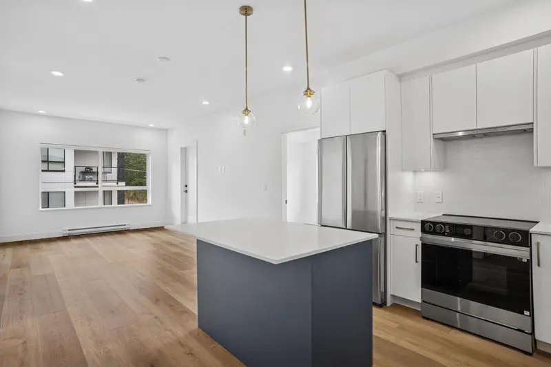 408 20286 72B AVENUE - photo 1 of 21