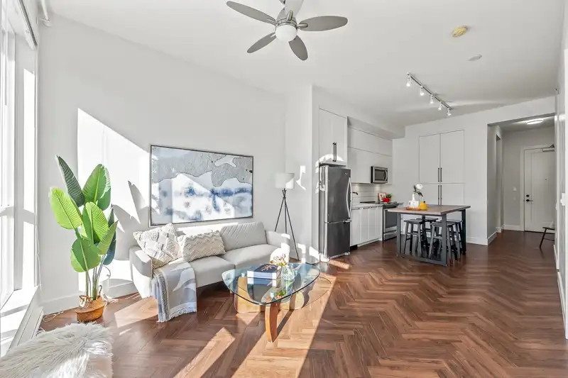 401 14968 101A AVENUE - photo 1 of 22