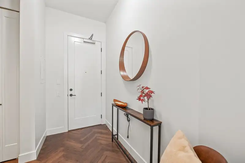 401 14968 101A AVENUE - photo 2 of 22