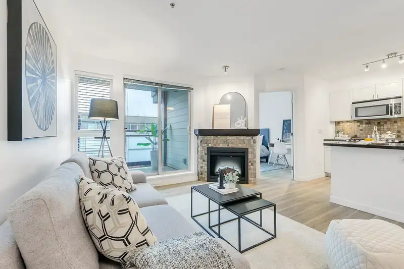 309 405 SKEENA STREET - photo 2 of 30