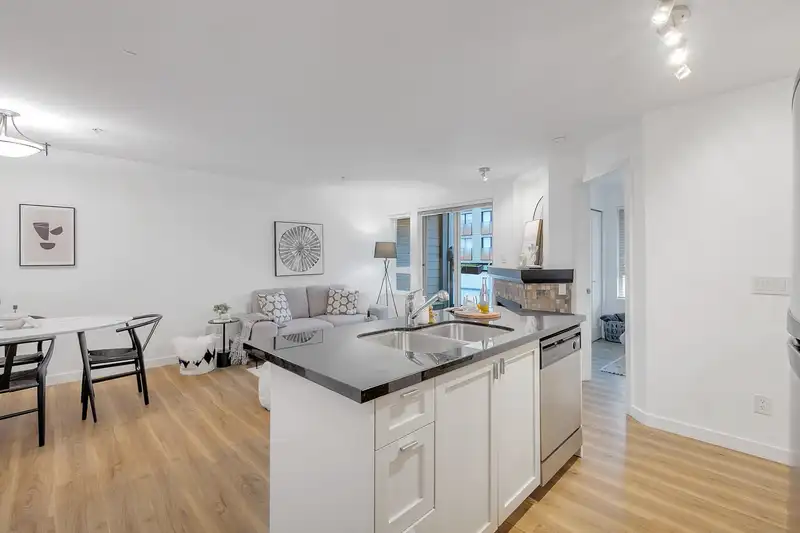 309 405 SKEENA STREET - photo 3 of 30