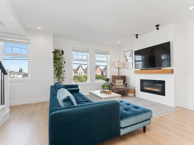 31 16467 23A AVENUE - photo 2 of 24
