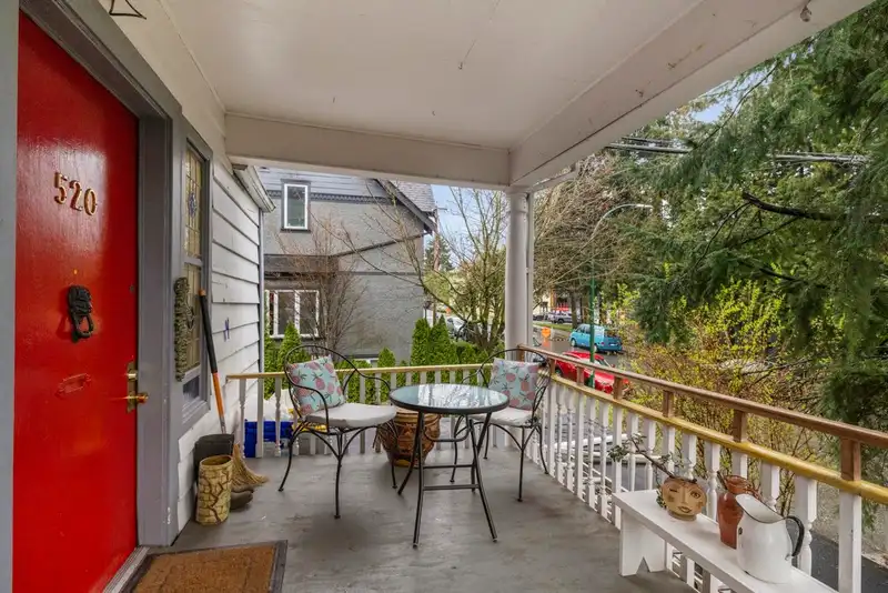 520 SALSBURY DRIVE - photo 3 of 32