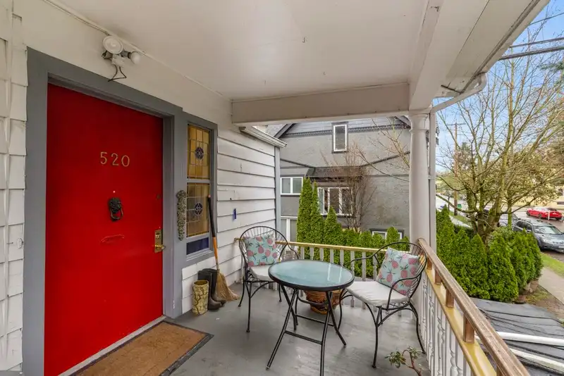 520 SALSBURY DRIVE - photo 4 of 32
