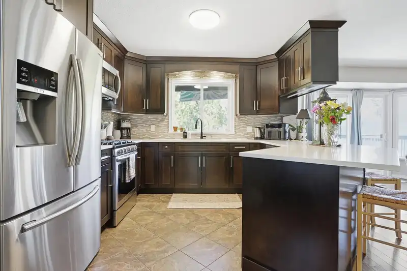 8953 HAMMOND STREET - photo 3 of 23