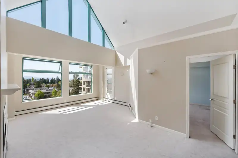 702 15466 NORTH BLUFF ROAD - photo 3 of 30