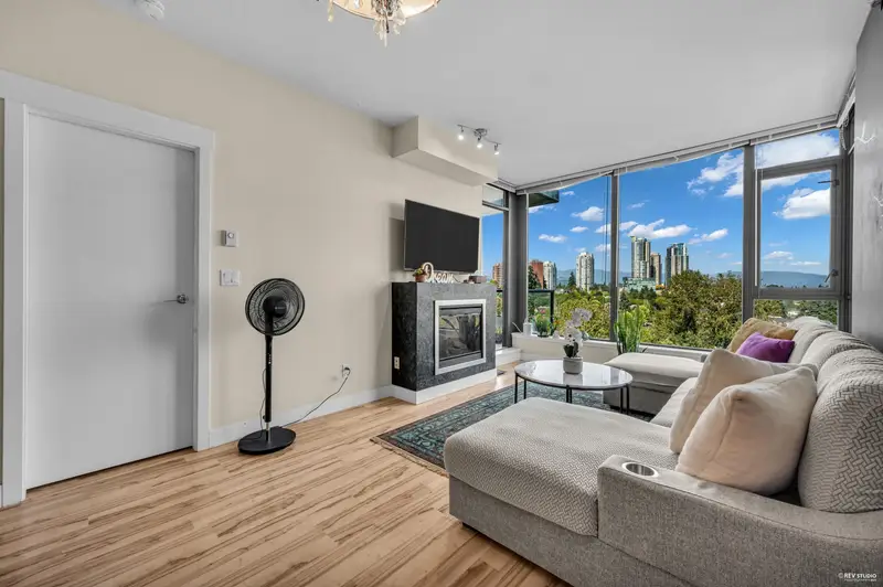 1606 7088 18TH AVENUE - photo 2 of 25