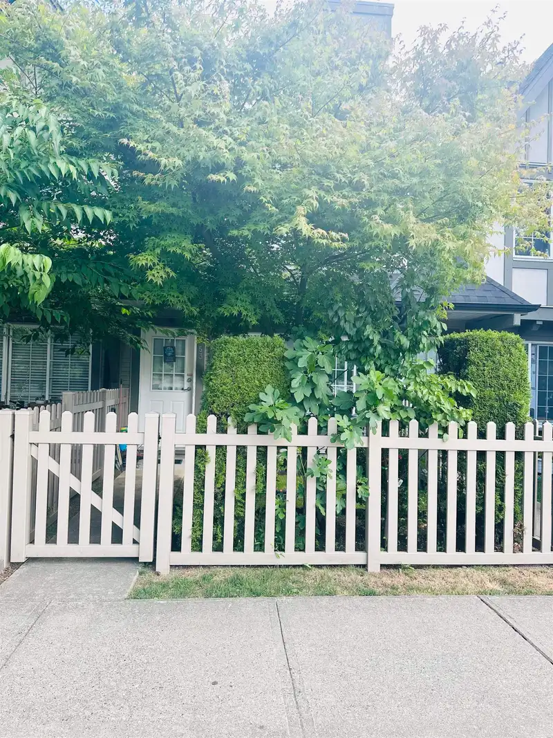 53 8775 161 STREET - photo 2 of 22