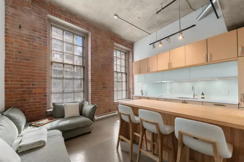 103 546 BEATTY STREET - photo 1 of 26