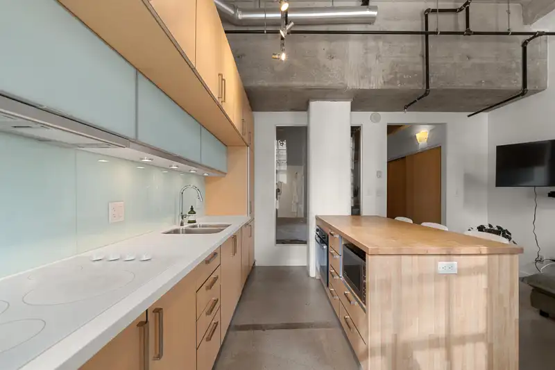 103 546 BEATTY STREET - photo 4 of 26