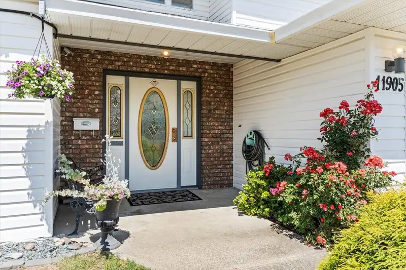 11905 STERLING COURT - photo 4 of 40