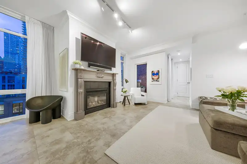 702 1280 RICHARDS STREET - photo 2 of 20
