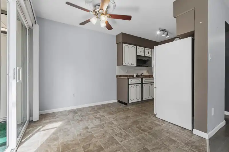 108 2853 W BOURQUIN CRESCENT - photo 4 of 22