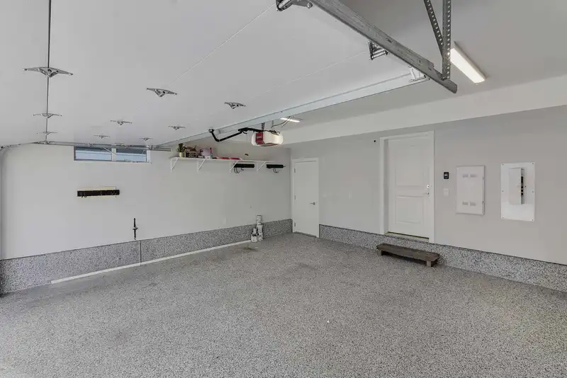 50 20327 72B AVENUE - photo 2 of 31