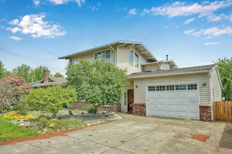 4700 55B STREET - photo 1 of 18