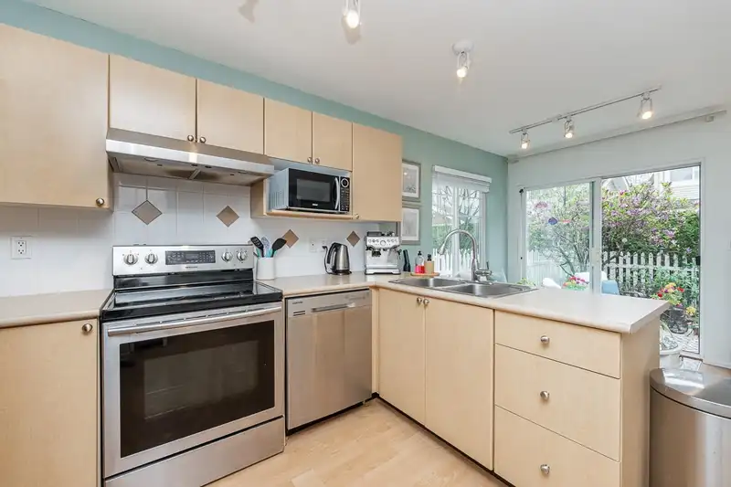53 12110 75A AVENUE - photo 4 of 34