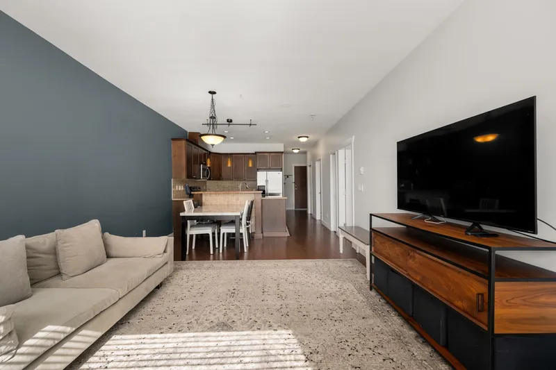 303 14333 104 AVENUE - photo 1 of 24