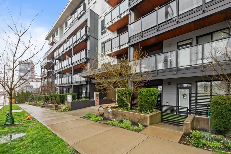 203 707 COMO LAKE AVENUE - photo 1 of 25