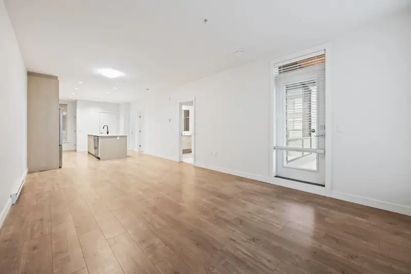 203 707 COMO LAKE AVENUE - photo 4 of 25