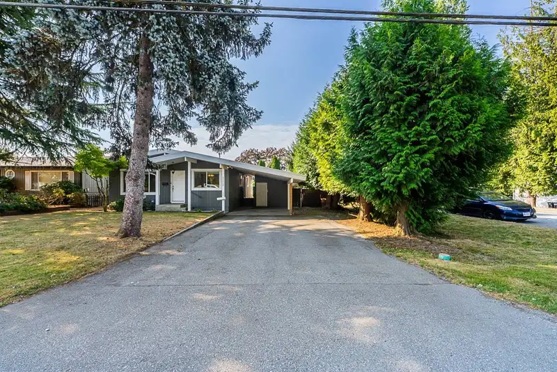 22928 117 AVENUE - photo 1 of 39