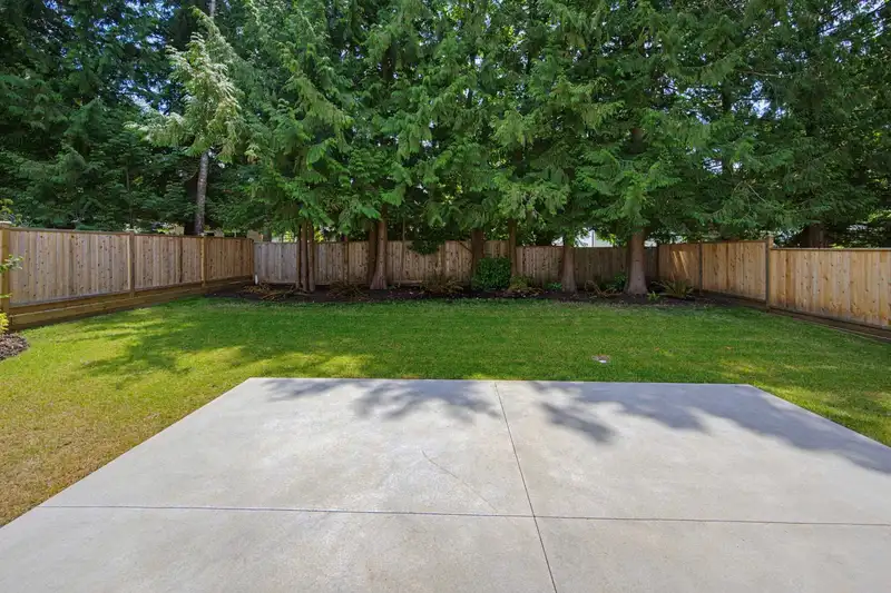 20452 46A AVENUE - photo 4 of 40