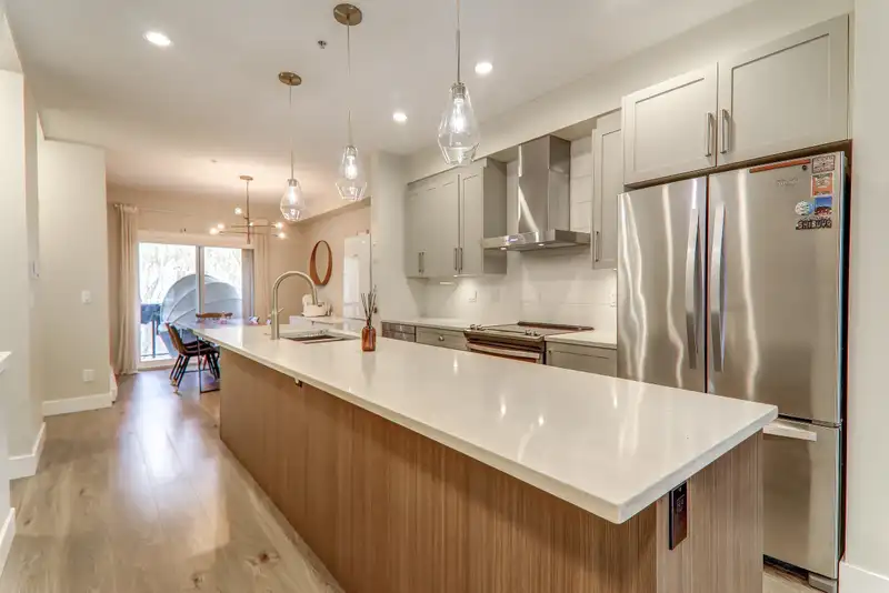 70 20498 82 AVENUE - photo 3 of 33