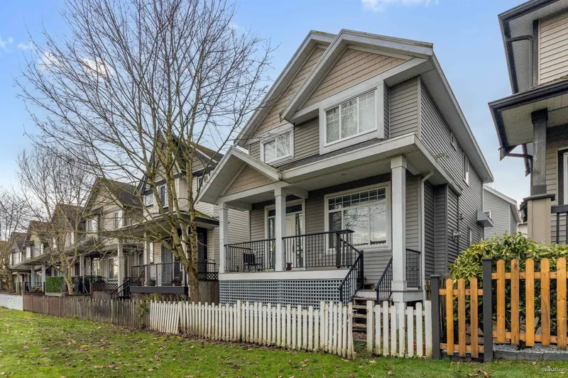 6686 195 STREET - photo 2 of 25