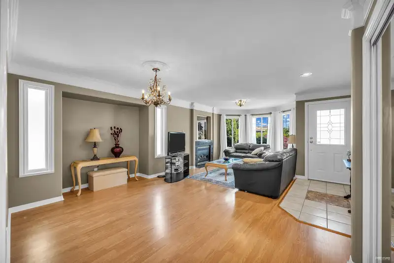 5815 188 STREET - photo 4 of 29