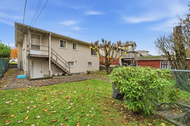 5878 ARGYLE STREET - photo 2 of 13