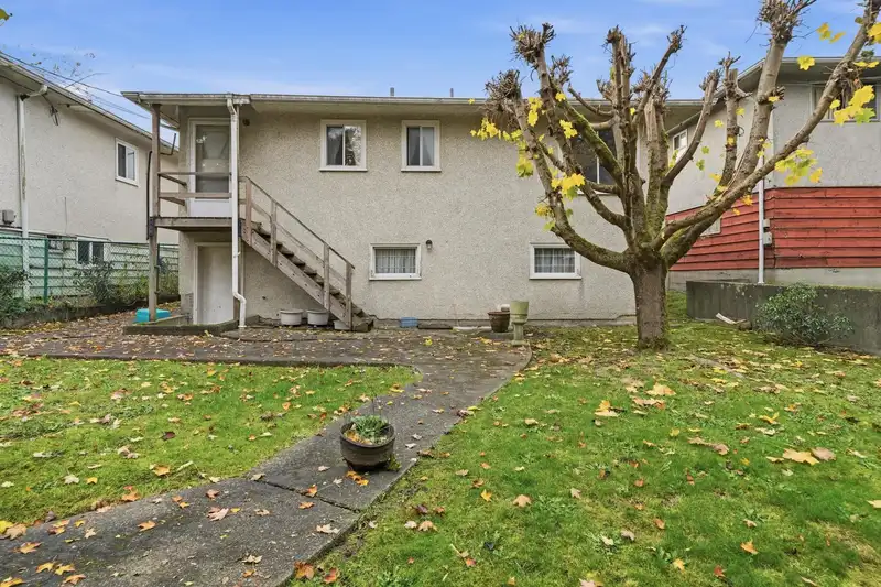 5878 ARGYLE STREET - photo 3 of 13