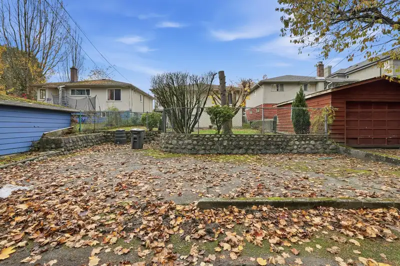 5878 ARGYLE STREET - photo 4 of 13