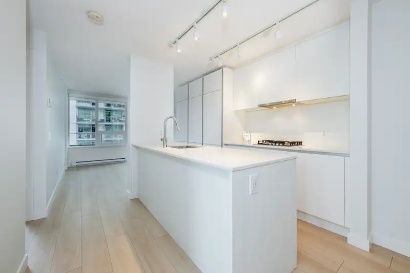1005 988 QUAYSIDE DRIVE - photo 3 of 24