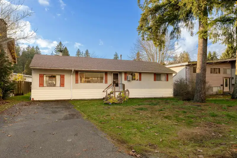 3653 VINCENT STREET - photo 1 of 23