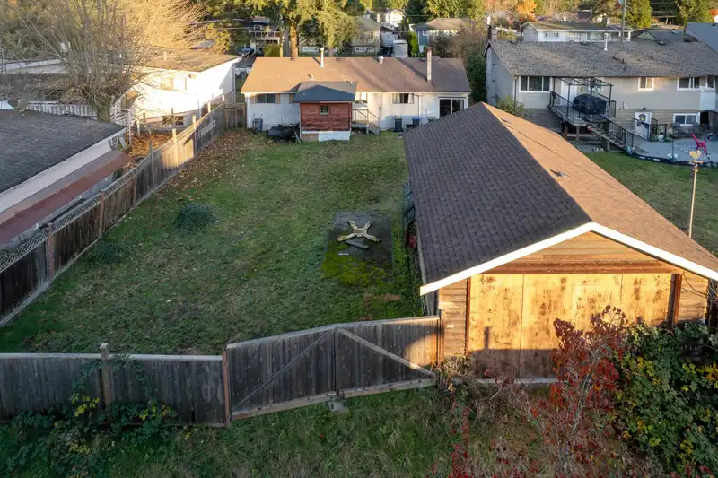3653 VINCENT STREET - photo 2 of 23
