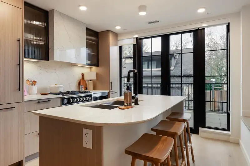 197 W KING EDWARD AVENUE - photo 2 of 38