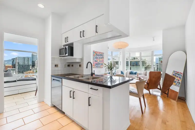 3605 1199 MARINASIDE CRESCENT - photo 3 of 21