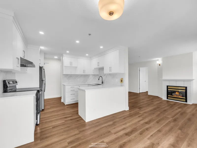 402 12130 80 AVENUE - photo 4 of 25