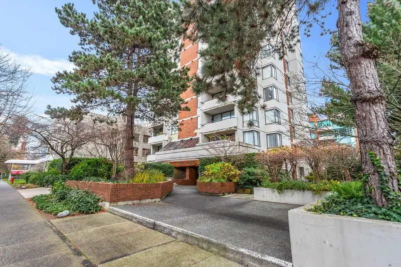 1302 1127 BARCLAY STREET - photo 1 of 21