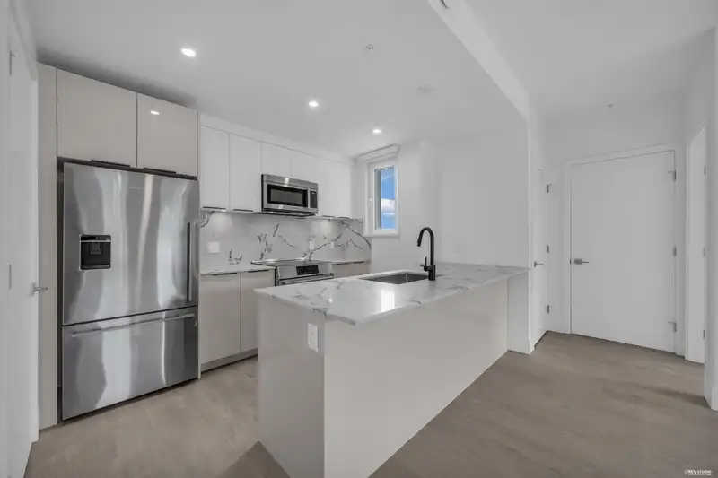 309 2250 E 1ST AVENUE - photo 1 of 29