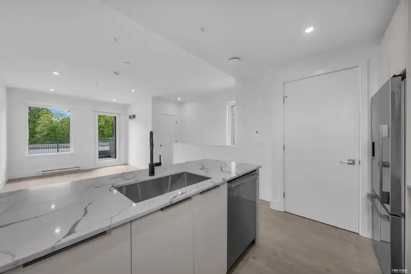 309 2250 E 1ST AVENUE - photo 2 of 29