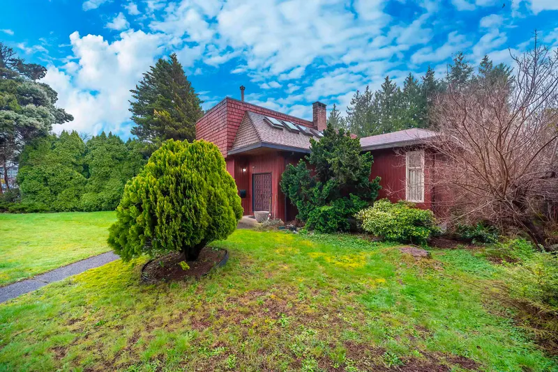 5734 EGLINTON STREET - photo 1 of 25