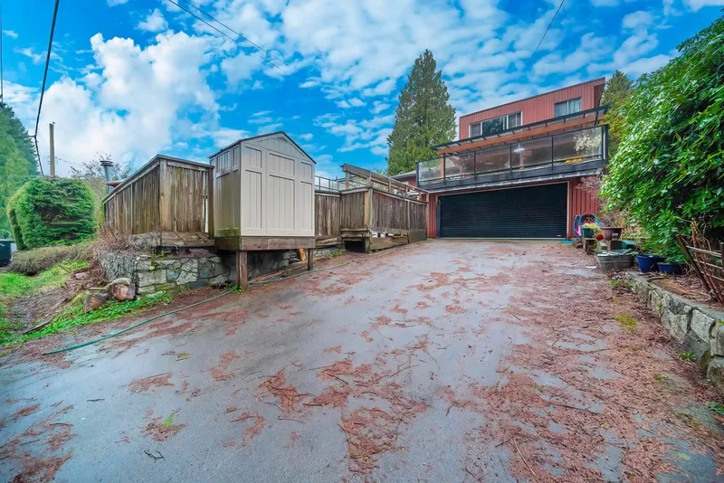 5734 EGLINTON STREET - photo 2 of 25