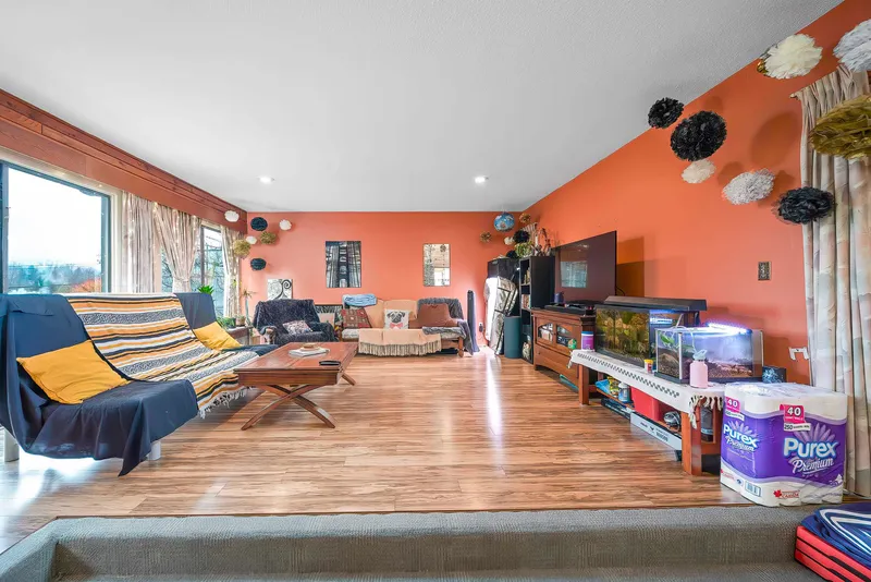 5734 EGLINTON STREET - photo 4 of 25