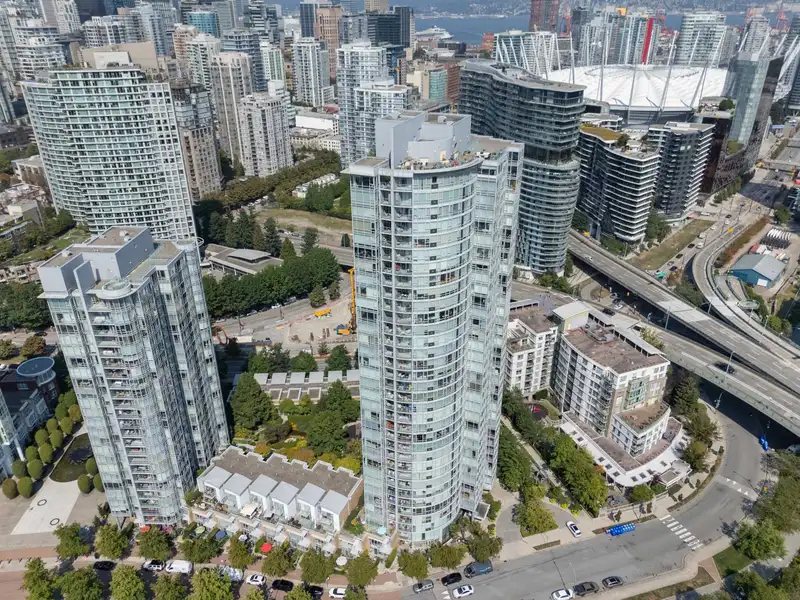 1901 1033 MARINASIDE CRESCENT - photo 2 of 40