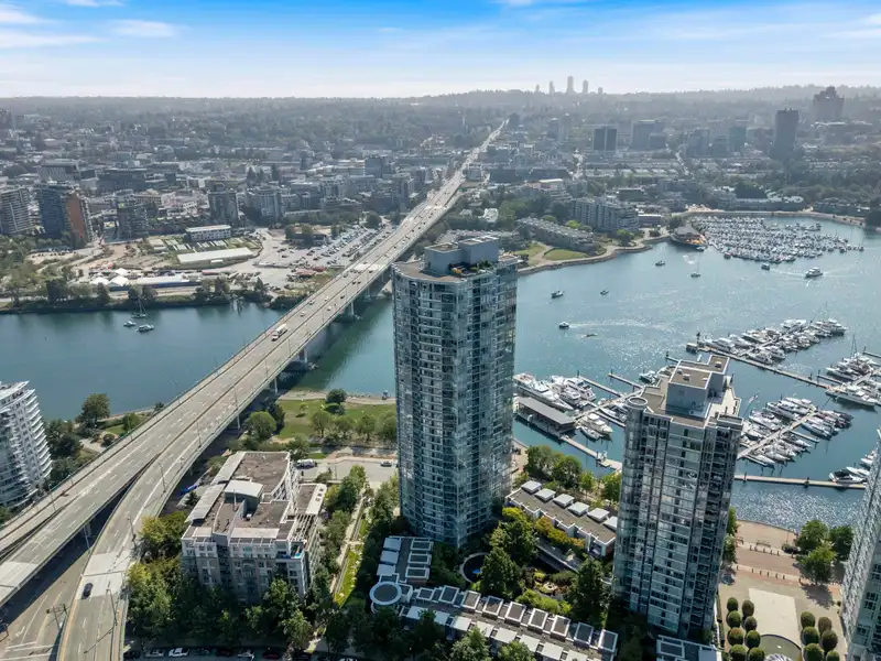1901 1033 MARINASIDE CRESCENT - photo 3 of 40