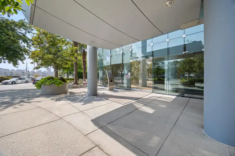 1901 1033 MARINASIDE CRESCENT - photo 4 of 40