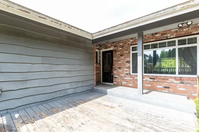 20281 47A AVENUE - photo 4 of 40